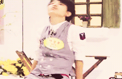 gyuteas-blog:  sungjong dancing to t-ara’s i go crazy because of you 