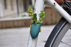 sosuperawesome:  Planters for your bike, planters for your lapel, planters for your bag From wearableplanter 