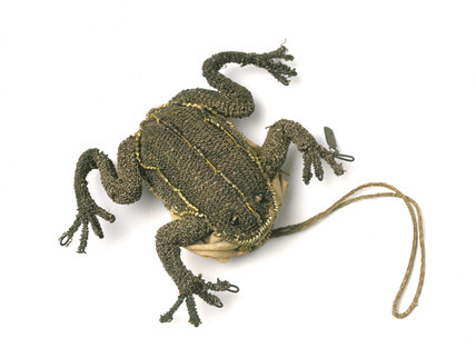 thestuartkings: Small purse in the shape of a frog: 17th century It is made in two halves; the back 