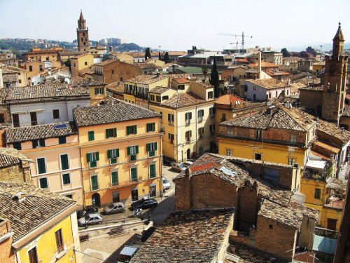 allthingseurope:Teramo, Italy (by Fabio S4mb0r4)