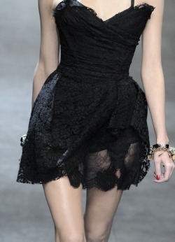 deseased:  details at dolce and gabbana s/s