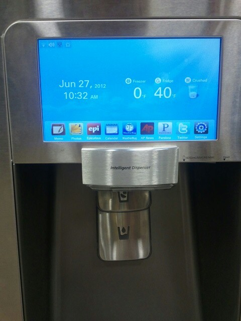 goodbyeblues:this fridge has internetamerica