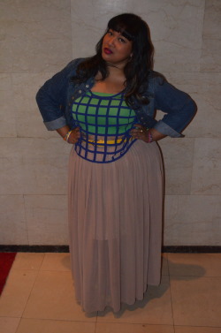 chubbycartwheels:  themanfattanproject:  Theary Sim - Designer of Youtheary Khmer. Full Figured Fashion Week™ in NYC.  Pretty sure I just fell in love with her top and that shop! 