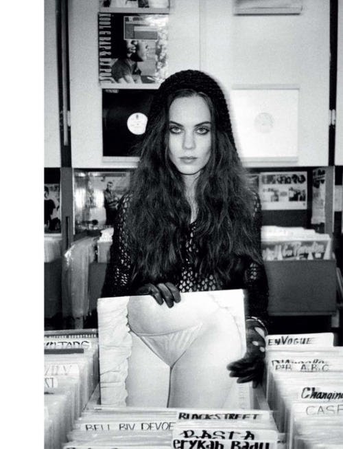 chickswithrecords:  wax seduction.