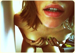 spiritualwhore:  Sweat on the tits Sweat on the lips There’s even sweat between my teeth Self-shot 