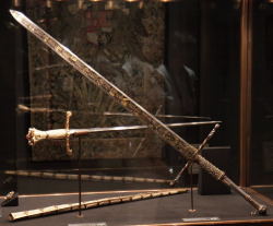 ancientpanoply:  http://ancientpanoply.tumblr.com/post/26017821271/this-is-the-longsword-of-maximilian-i-holy-roman 