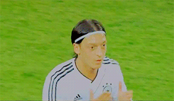 dontdreamurlifeaway:  Mesut Özil vs Holland
