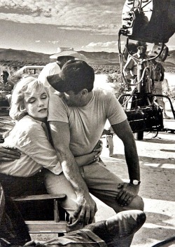 fuckindiva:Marilyn Monroe and Eli Wallach during the filming of The Misfits, 1960