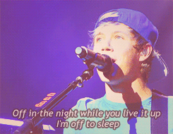  Niall singing Use Somebody at Houston concert