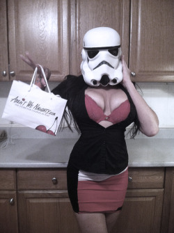 naomi-vonkreeps:  These aren’t the droids you’re looking for. See more of me here! http://www.facebook.com/naomivonkreeps 