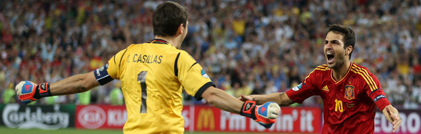sadowa:  Casillas, que paró un penalti, y Cesc, que anotó el lanzamiento decisivo,