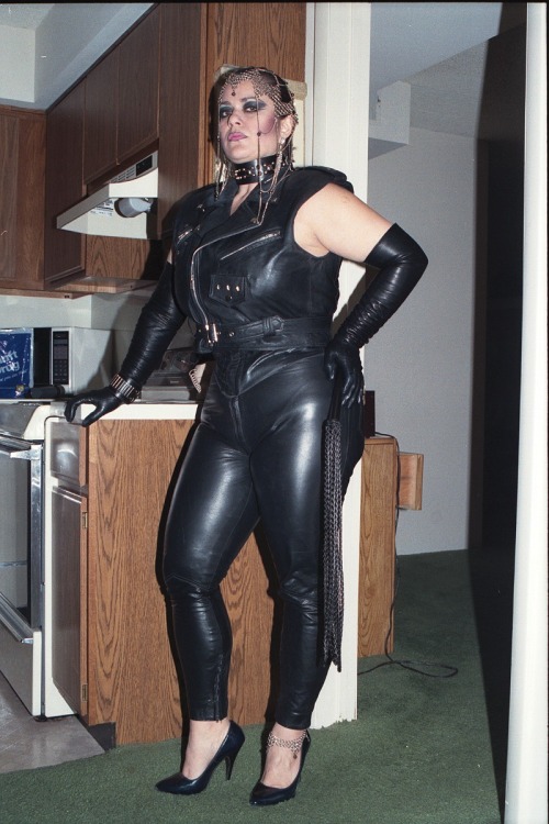 leatherfemdom:Countess Denica.