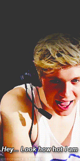 1dbromance:  It’s Niall, bitchez [x] 
