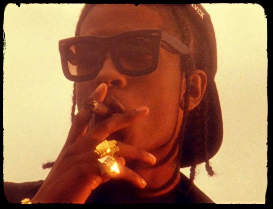 traplord:  those grey ant sunglasses.. omg 