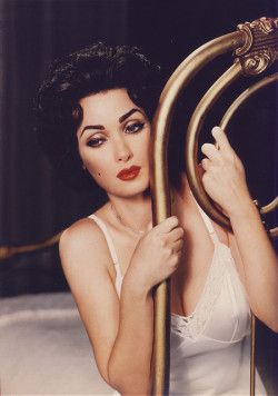  Winona Ryder As Elizabeth Taylor - Face Forward By Kevyn Aucoin, 2000 