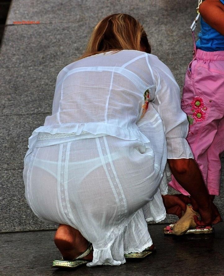 I see thongs.