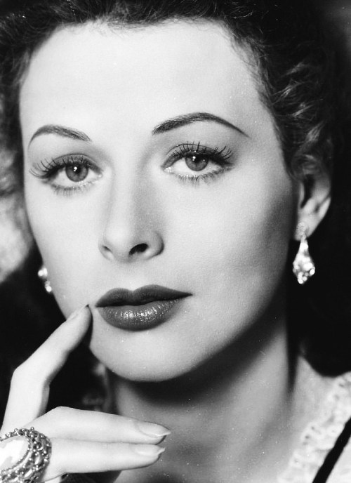 e-avenues-blog:jimij29: anantoinetteaffair: Hedy Lamarr. @bettymacs @theconniek Gorgeous