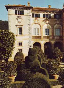  Tuscan Palazzo Garden 
