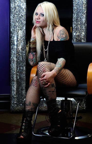 ilovetattoogirls:  Lindsay hearts