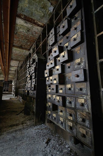 seattlemysterybookshop:  Remember when searching for a book was carried out thru a card catalogue? I