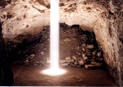 cosmicportal:Inside Monte Alban Observatory during a Solstice