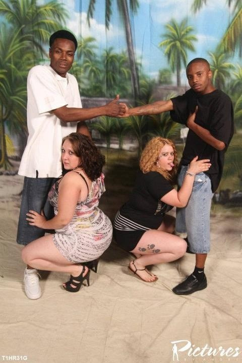 osamabinaladdin:  turnt-cobain:  queefnasty:  tumblr meetups  check my mans on the