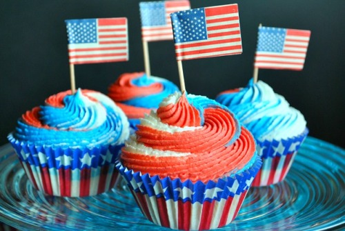 Porn gastrogirl:  red, white, and blue cupcakes. photos