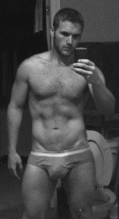 supervillainl: Wolf’s got a great bulge. Quite the moose knuckle