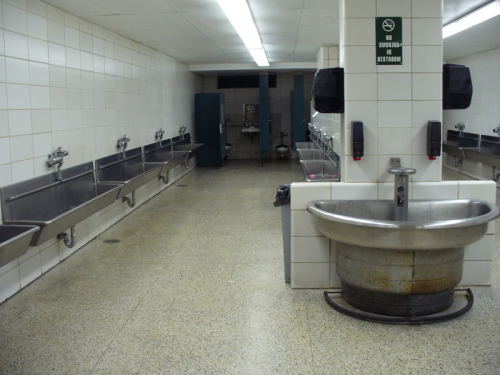 ineedtopiss4u: happyurinal:   trough urinals  Imagine when it’s busy! What is a sink and what is a u