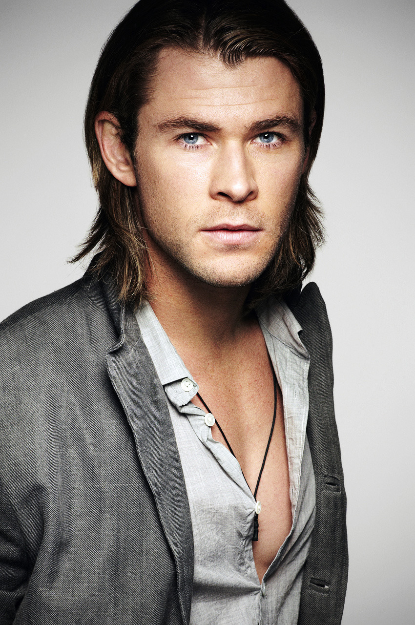 triforceofswagger:  repimg:  Chris Hemsworth #45    #chris hemsworth #and his sideboob