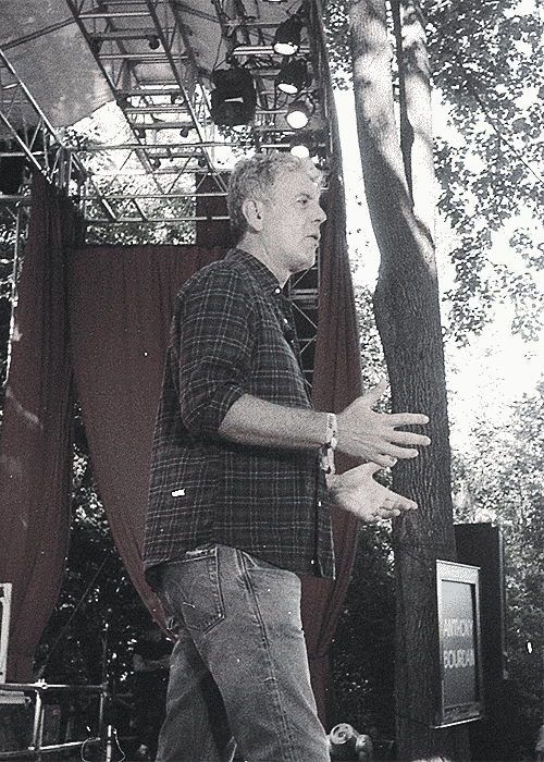 mrgif:  Spent the day getting drunk with Mr. Bourdain at Googa Mooga and the whole
