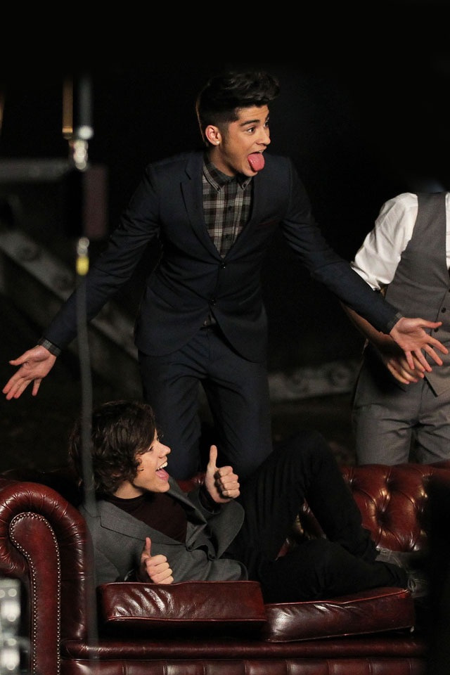 i-need-that-1-thing:  Follow for more 1D on your dash! We follow back! 