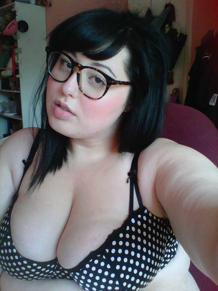 lotsalipstick:  uniform 