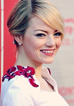 xoxoqueenblair:  Emma Stone at the Los Angeles premiere of ‘The Amazing Spiderman’ on June 29, 2012 