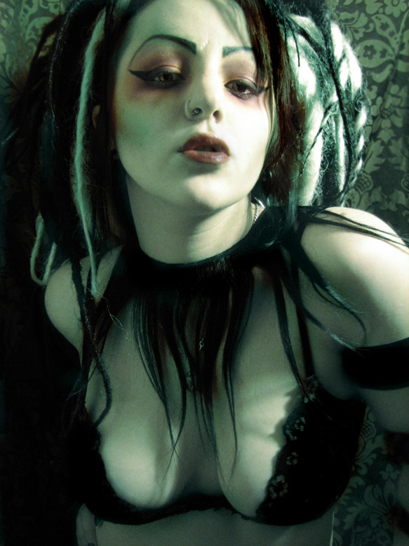 gothichorrorpictureshow:  16670 Model 