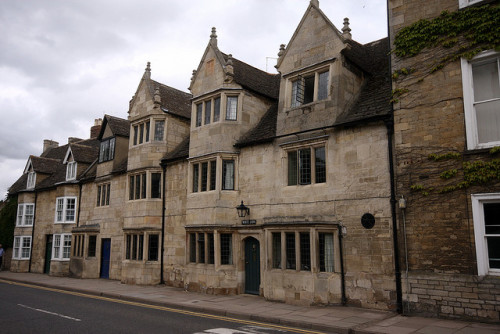 Oundle, White Lion (&amp; 12, 14 North St) by Clanger&rsquo;s England on Flickr.