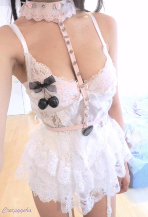 creepyyeha:  Pink Ruffled Choker! I’m selling this in black as well ^_^ 