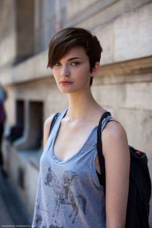 Pixie cut for square face