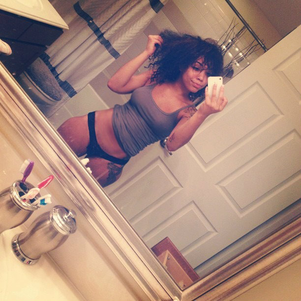 blowtreesbiitch:  Ok this is a better one of me with my crazy hair:) http://blowtreesbiitch.tumblr.com/
