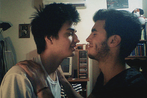 go-black-bird-fly-far-away:  nymphskin:  acelerele-chofer:  ingrid-nosequewea:  ._.