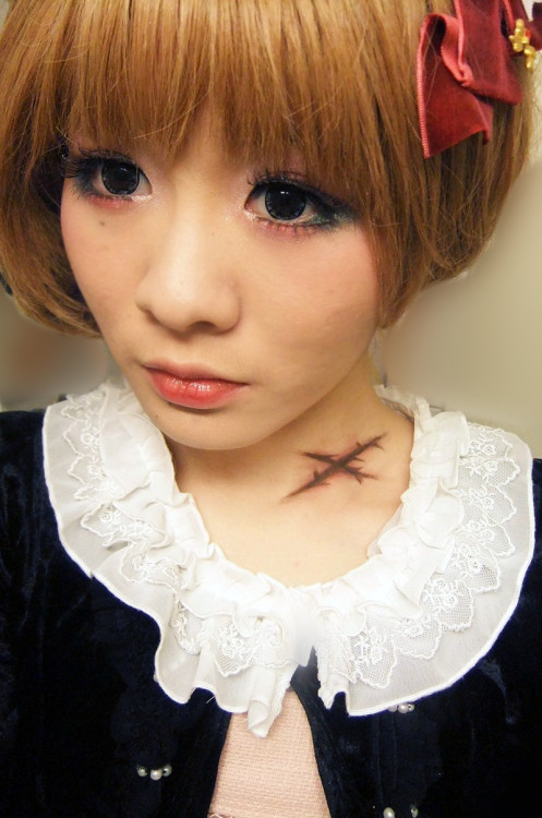 smilyiris: Outfit today. Wearing my Cardinal Rose JSK♪ sorry for the wound make-up which is so not 