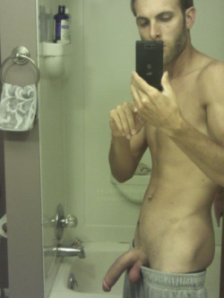 wishadvocate:  getyourselfcaught:  via thecircumcisedmaleobsession  I need to take a shot a this monster cock!