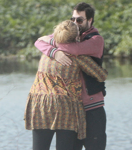 helenaxadele:  adele-daydreamers:  nothingbutadele:  SO happy for them!!!  (via imgTumble)  OMFG ! they make a baby
