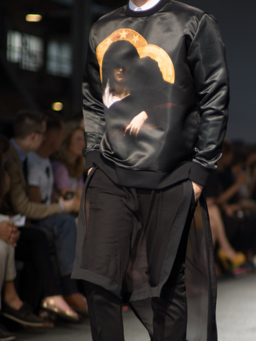 whyyoumadblog:  Detail of a Givenchy Silk Print  