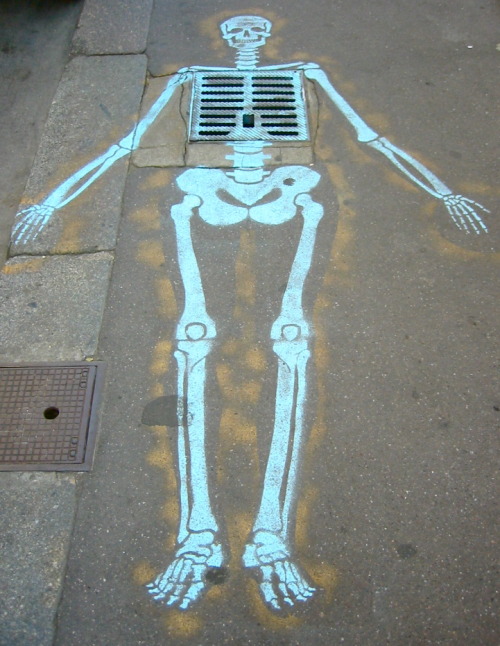 drawing on a sidewalk in Paris, 2003
