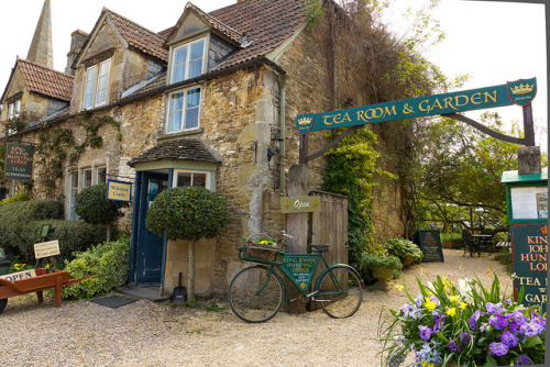 enchantedengland:gatestowonderland:King John’s Hunting Lodge Tea Room by tonyg5003 on Flickr. enchan