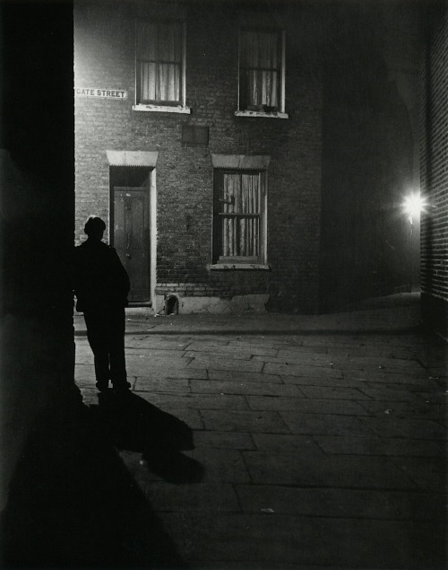 luzfosca:  Bill Brandt  London, 1937  From adult photos