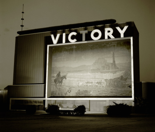 wandrlust:
“ Drive-in theater, San Fernando Valley, California, 1973 — Steve Fitch
”