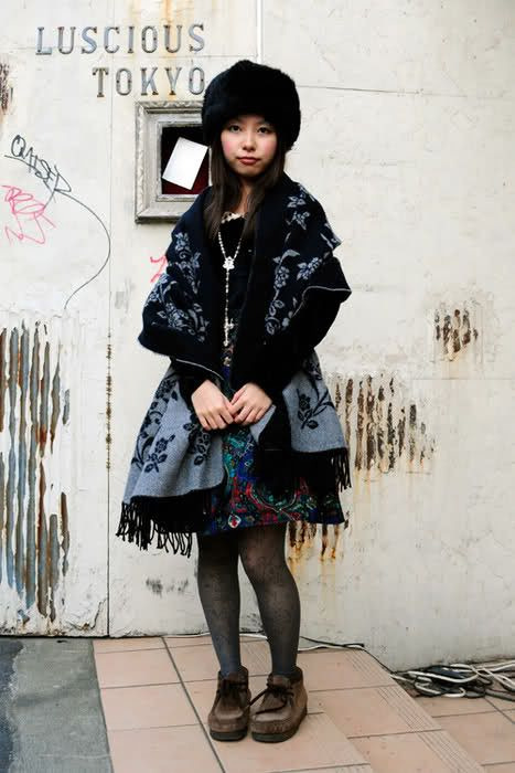 dolly-kei:Such a gorgeous shawl, beautiful jewel-toned dress, lightly patterned tights and the fur h