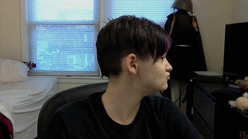 Oops I shaved the sides of my head. The back sort of tapers into a v shape but my webcam can’t pick up enough light for it to show up. >:I There’s also purple. It mostly shows up in sunlight though. I fully intend to style this into a mohaw